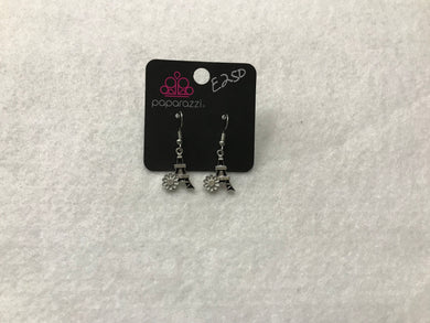 Starlet Shimmer Eiffel Tower Black/White Earrings #250