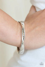 Load image into Gallery viewer, Glittering Grit Brown Hinged Bracelet