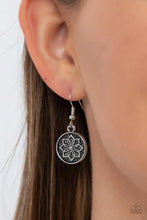 Load image into Gallery viewer, Western Zen Black Necklace