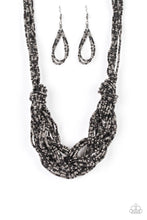 Load image into Gallery viewer, City Catwalk Black SeedBead Necklace