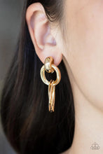 Load image into Gallery viewer, Dynamically Linked Gold Post Earrings
