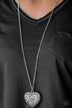 Load image into Gallery viewer, Victorian Vitrue Silver Necklace