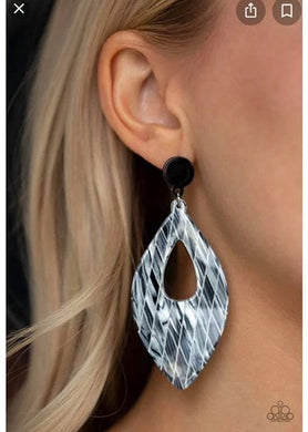 Metro Retrospect White Post Earrings