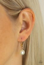 Load image into Gallery viewer, Pearl Panache Gold Necklace