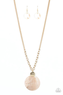 A Top Sheller Gold Necklace