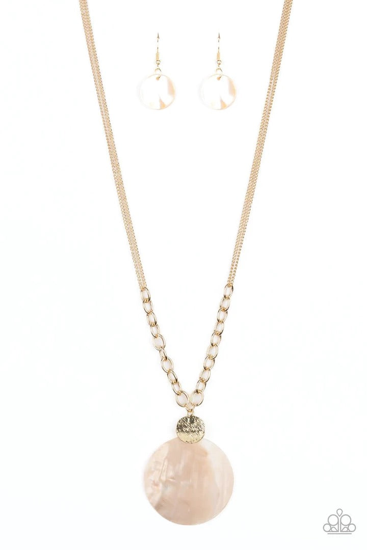 A Top Sheller Gold Necklace