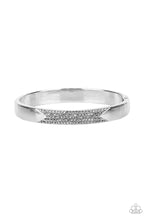 Load image into Gallery viewer, Radiant Edge Silver Hinged Bracelet