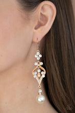 Load image into Gallery viewer, Elegantly Extravagant Gold Earrings