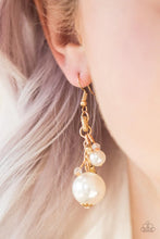 Load image into Gallery viewer, Timelessly Traditional Gold Earrings