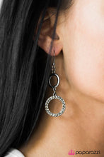 Load image into Gallery viewer, Classy and Bubbly Black Earrings