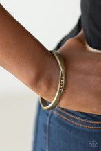Load image into Gallery viewer, Glittering Grit Brass Hinged Bracelet