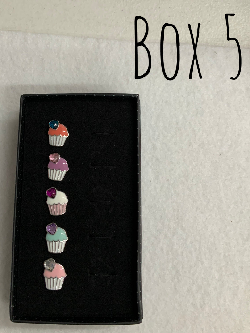 Starlet Shimmer Cupcakes w/heart gem Rings Box 5