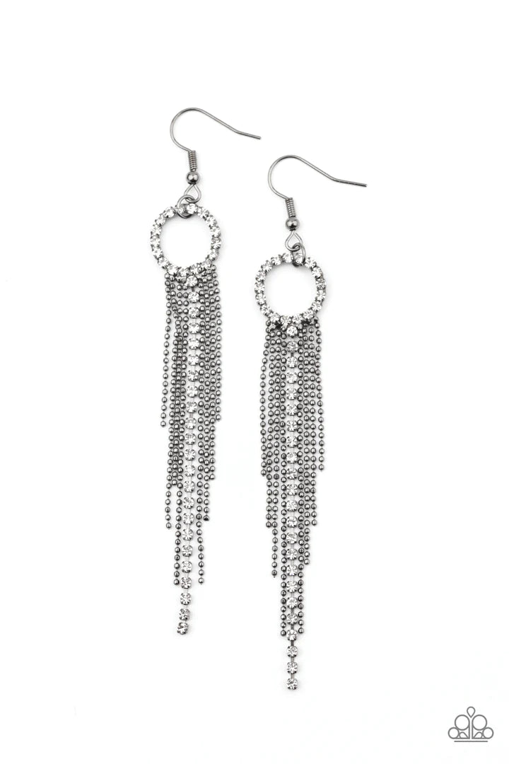 Pass the Glitter Black Earring