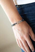Load image into Gallery viewer, Freeze Black Hinged Bracelet