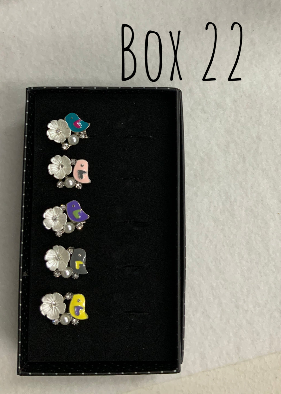 Starlet Shimmer Bird w/flower Rings Box 22