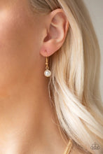 Load image into Gallery viewer, Regal Refinement Gold Necklace